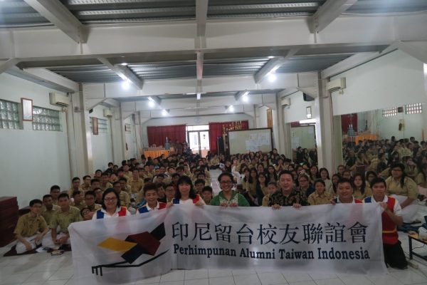 Promosi Program ke Sekolah Tri Ratna